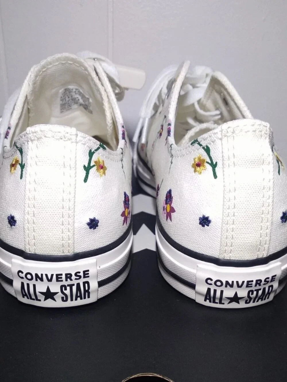 Converse Womens 9.5 Chuck Taylor All Star Low Embroidered Floral/White A16521F - Picture 4 of 9